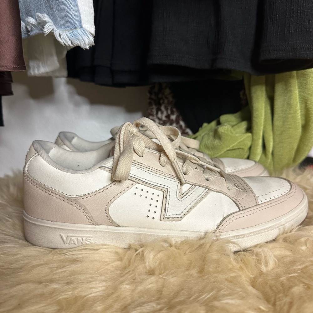 Vans Women's Beige and Off-White Sneakers